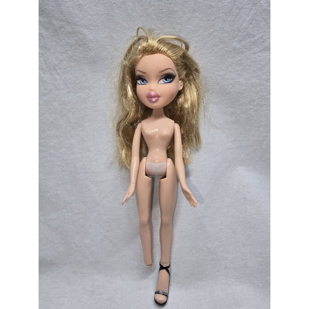 Bratz-The Fashion Show Cloe 2007 Doll- Nude- Missing Shoe